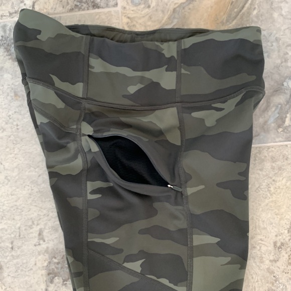 Athleta Camo Contender 7/8 Tights - Picture 4 of 5